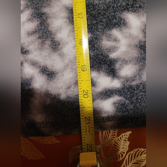 So Black Gray Purple Tie Dye Soft Fade Sweater Size Medium - Picture 9 of 12